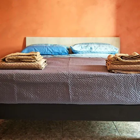 Tra Mari E Monti